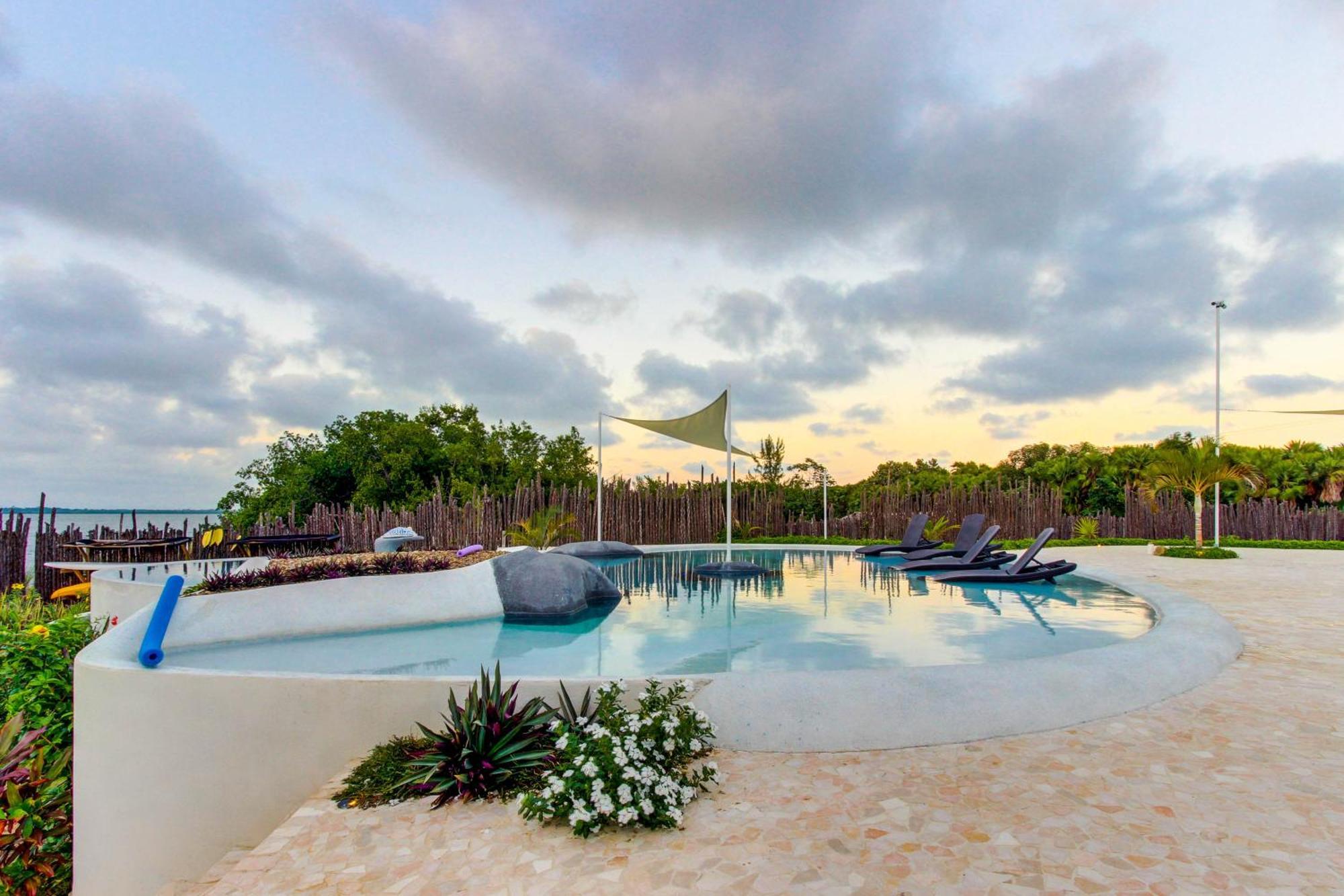 Swan Villas Maya Beach Екстериор снимка